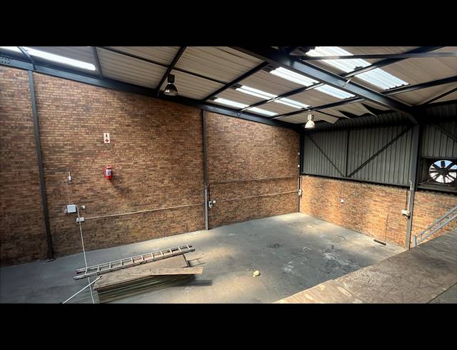 500M² WAREHOUSE TO LET IN SPARTAN